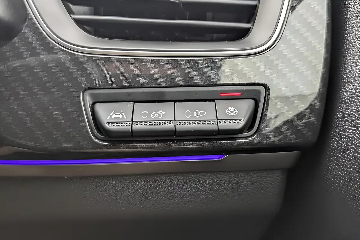 Used 2023 Renault Arkana E-Tech Engineered Black - Interior and Exterior details 15