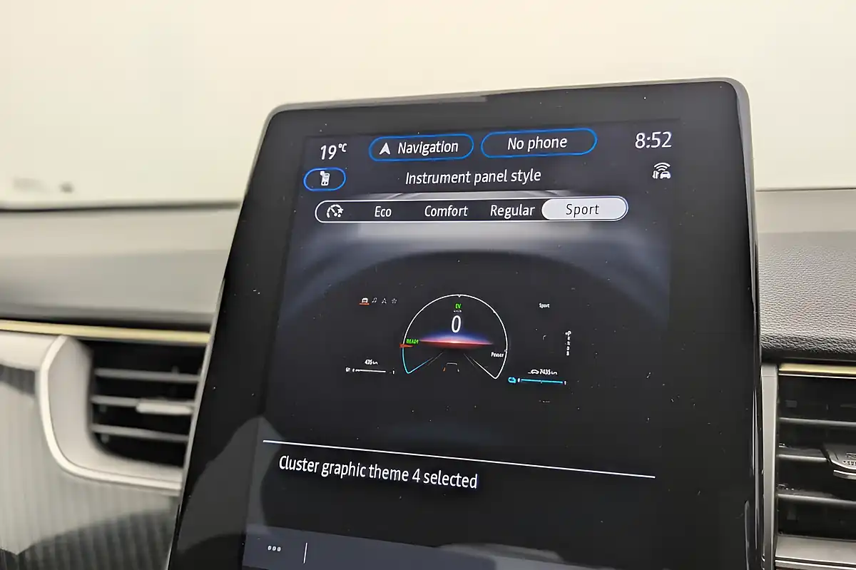 Used 2023 Renault Arkana E-Tech Engineered Grey - Interior and Exterior details 12