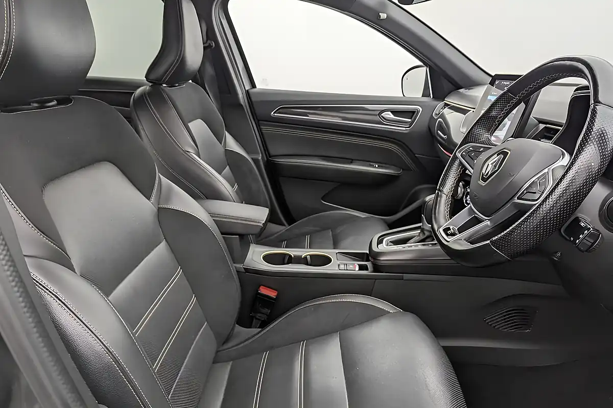 Used 2023 Renault Arkana E-Tech Engineered Grey - Interior and Exterior details 3