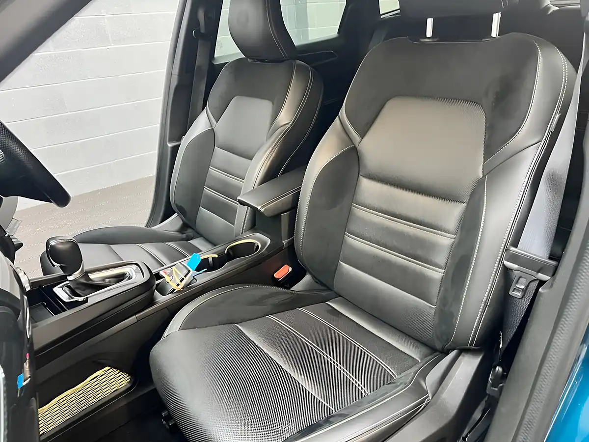 Used 2023 Renault Arkana Engineered Blue - Interior and Exterior details 12
