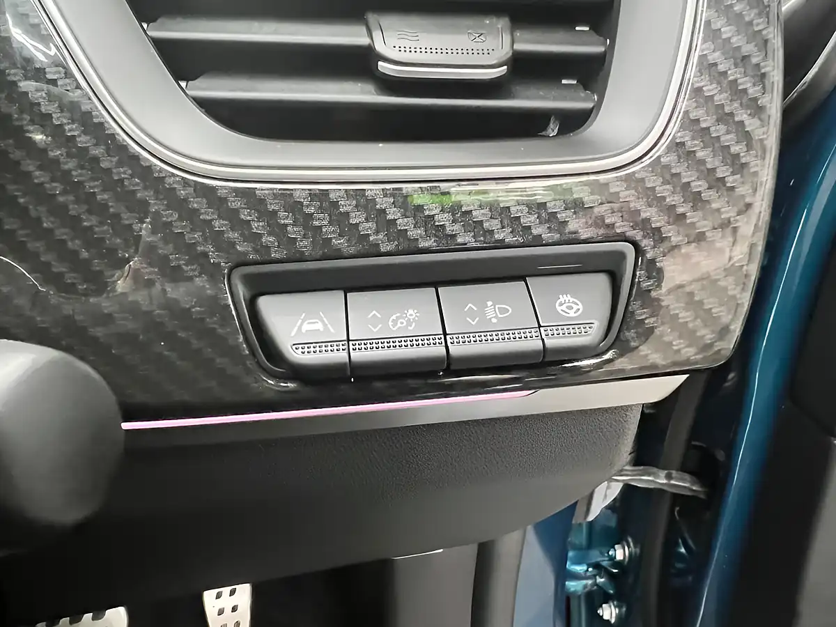 Used 2023 Renault Arkana Engineered Blue - Interior and Exterior details 17