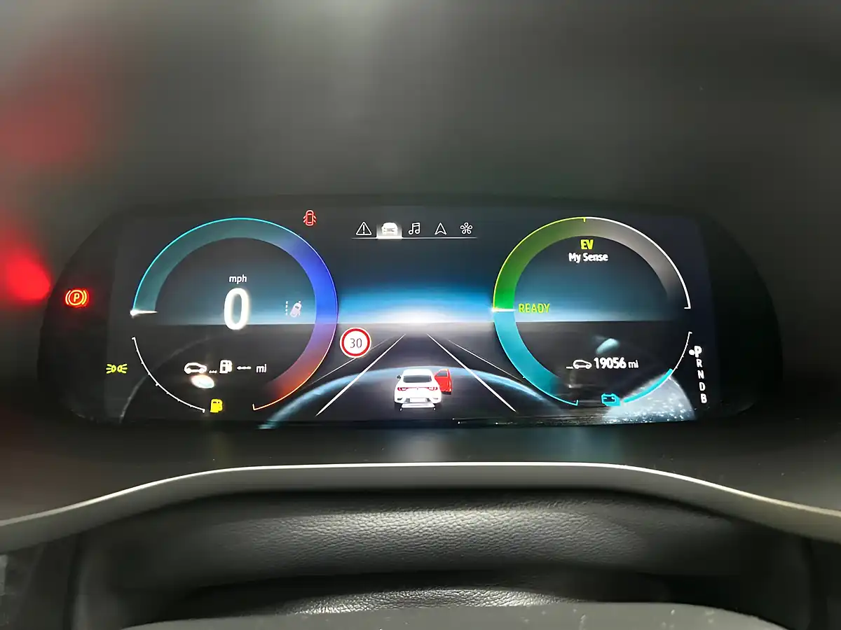 Used 2023 Renault Arkana Engineered Blue - Interior and Exterior details 8