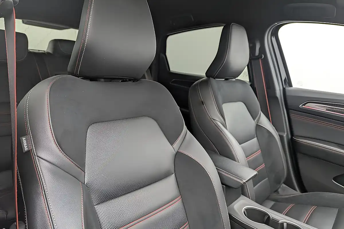 Used 2023 Renault Arkana R.s. Line Black - Interior and Exterior details 11