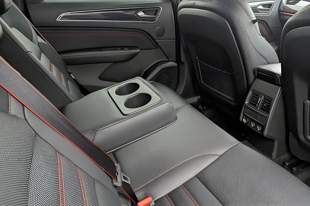 Used 2023 Renault Arkana R.s. Line Black - Interior and Exterior details 13