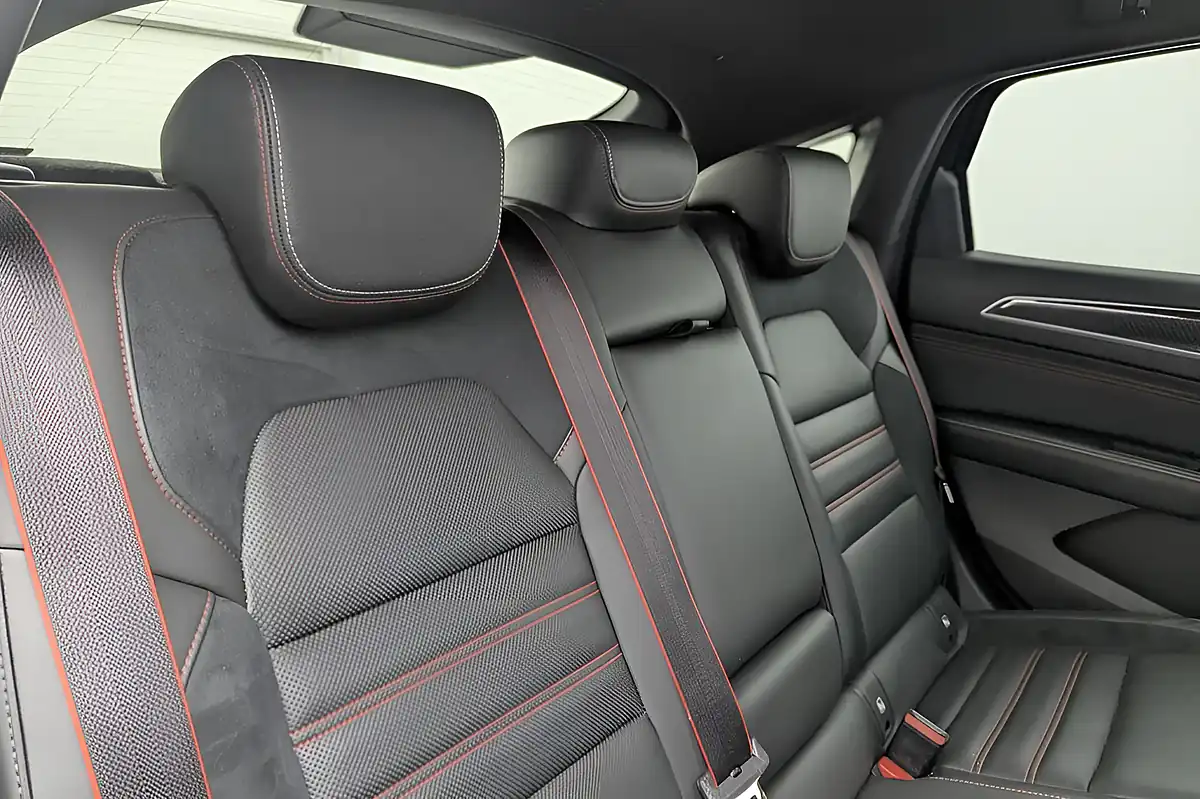 Used 2023 Renault Arkana R.s. Line Black - Interior and Exterior details 14