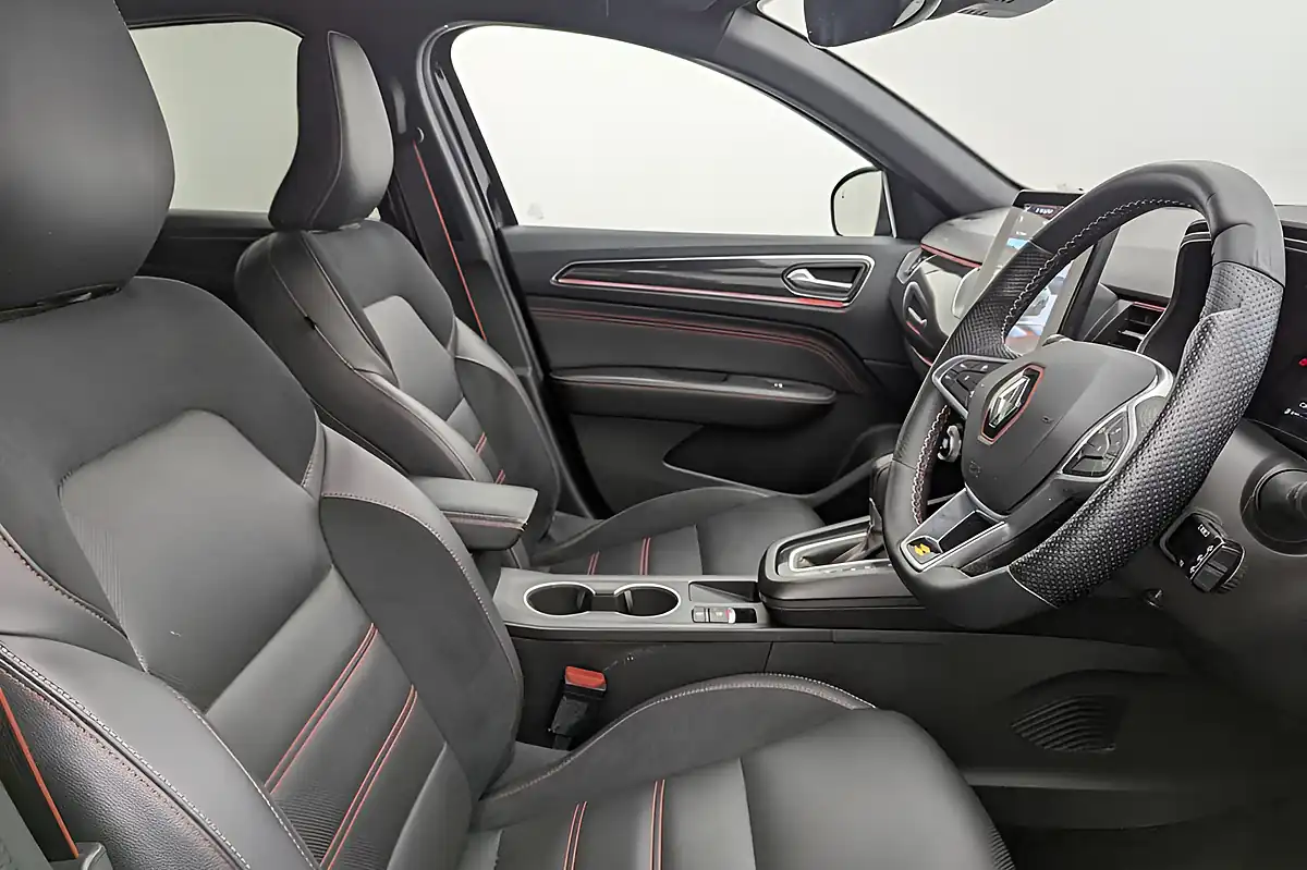 Used 2023 Renault Arkana R.s. Line Black - Interior and Exterior details 2