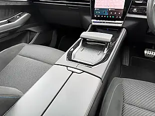 Used 2023 Renault Austral Iconic Esprit Alpine White - Interior and Exterior details 10