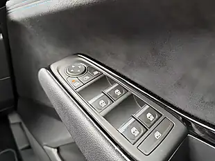 Used 2023 Renault Austral Iconic Esprit Alpine White - Interior and Exterior details 11