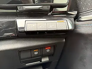 Used 2023 Renault Austral Iconic Esprit Alpine White - Interior and Exterior details 17