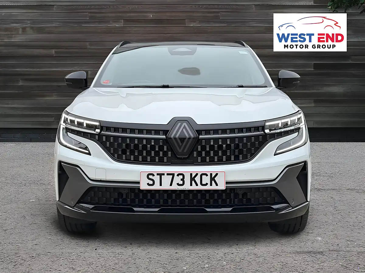 Used 2023 Renault Austral Iconic Esprit Alpine White - Interior and Exterior details 5