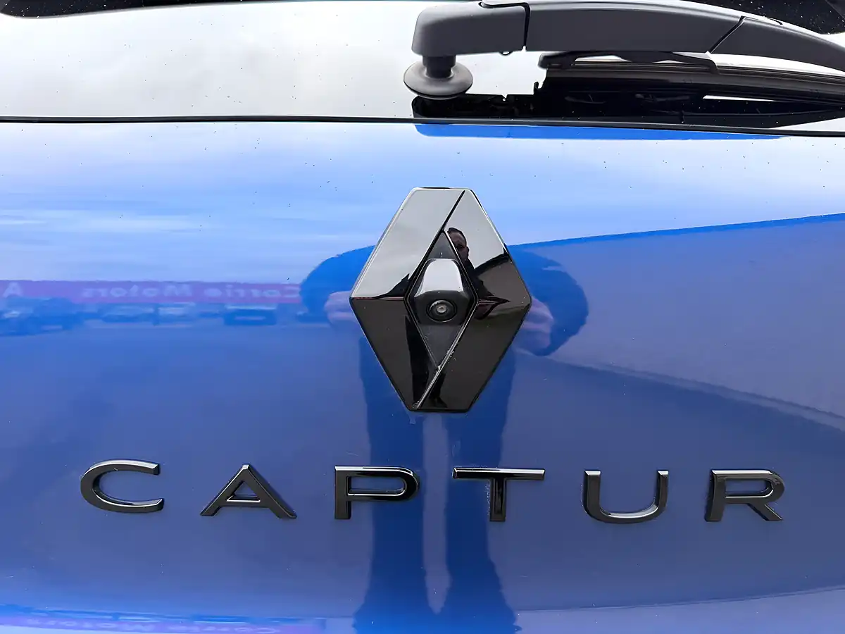 Used 2023 Renault Captur E-Tech Engineered Blue - Interior and Exterior details 10