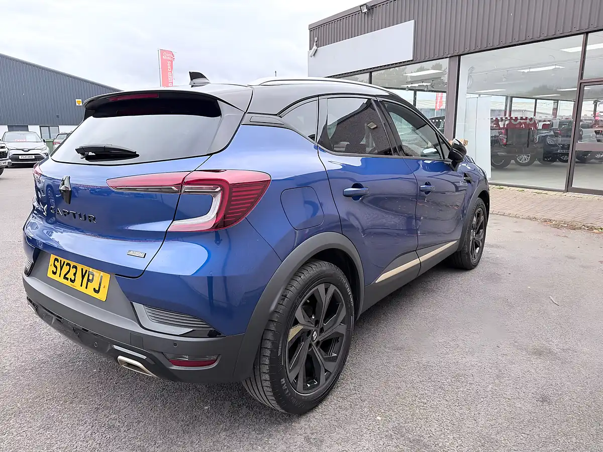Used 2023 Renault Captur E-Tech Engineered Blue - Interior and Exterior details 11
