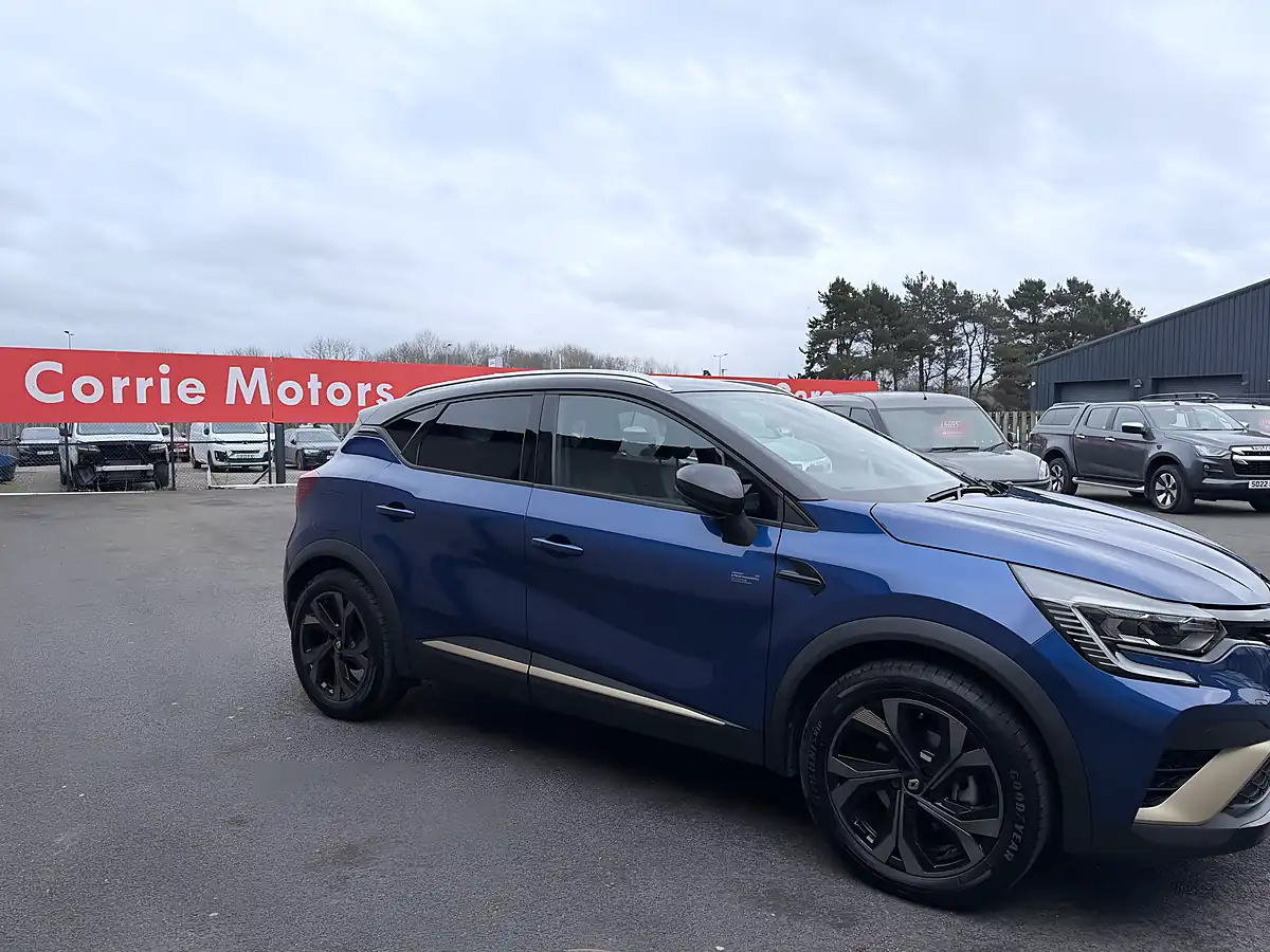 Used 2023 Renault Captur E-Tech Engineered Blue - Interior and Exterior details 13