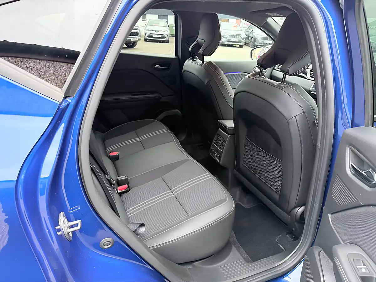 Used 2023 Renault Captur E-Tech Engineered Blue - Interior and Exterior details 16