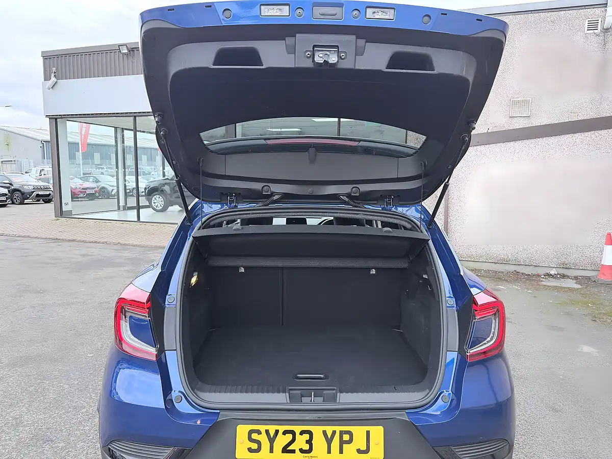 Used 2023 Renault Captur E-Tech Engineered Blue - Interior and Exterior details 17