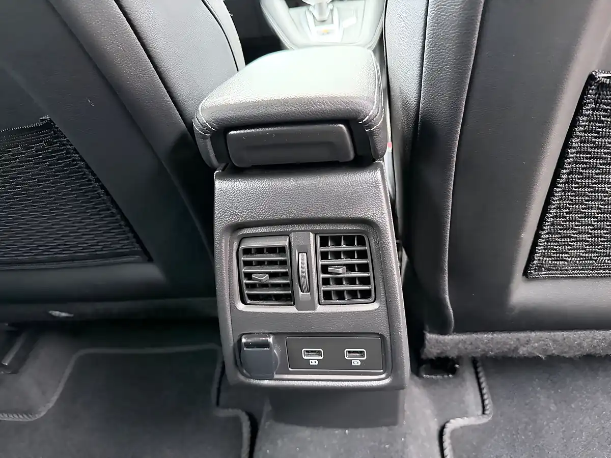 Used 2023 Renault Captur E-Tech Engineered Blue - Interior and Exterior details 19