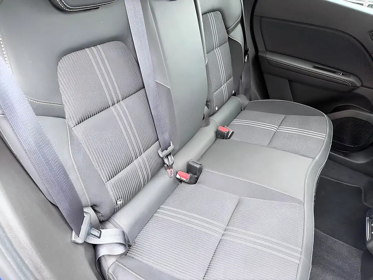 Used 2023 Renault Captur E-Tech Engineered Blue - Interior and Exterior details 20