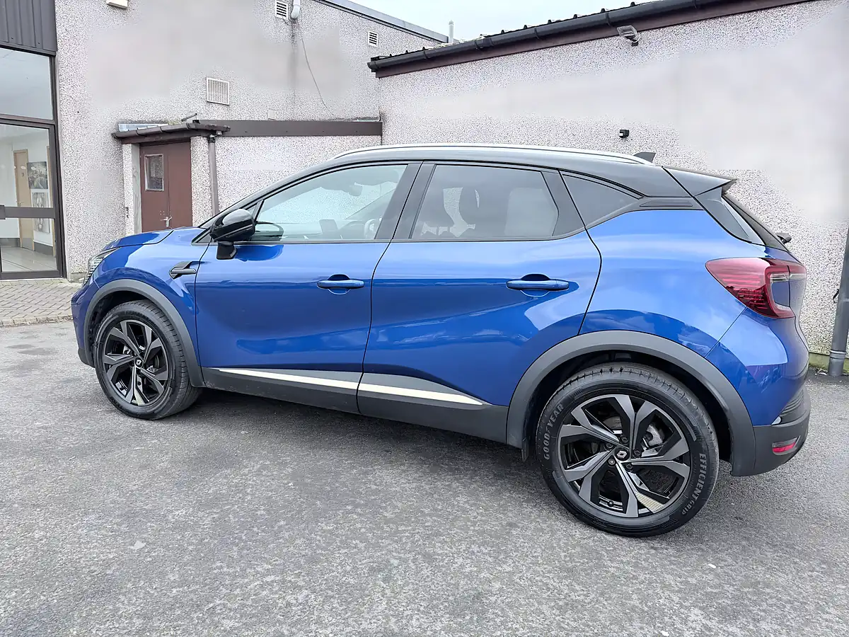 Used 2023 Renault Captur E-Tech Engineered Blue - Interior and Exterior details 6