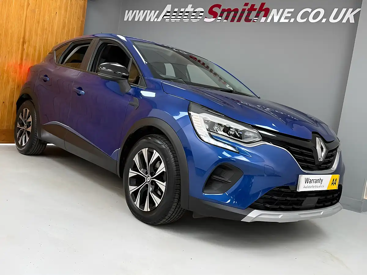 Used 2023 Renault Captur Evolution Blue - Front View