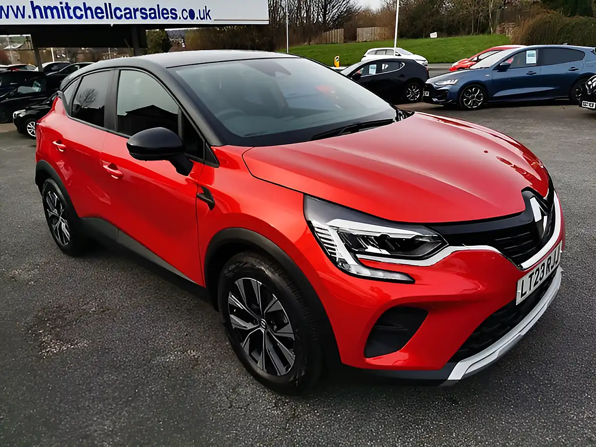 Used 2023 Renault Captur Evolution Flame Red/Diamond Black Roof - Front View