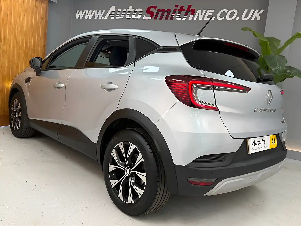 Used 2023 Renault Captur Evolution Highland Grey - Interior and Exterior details 3