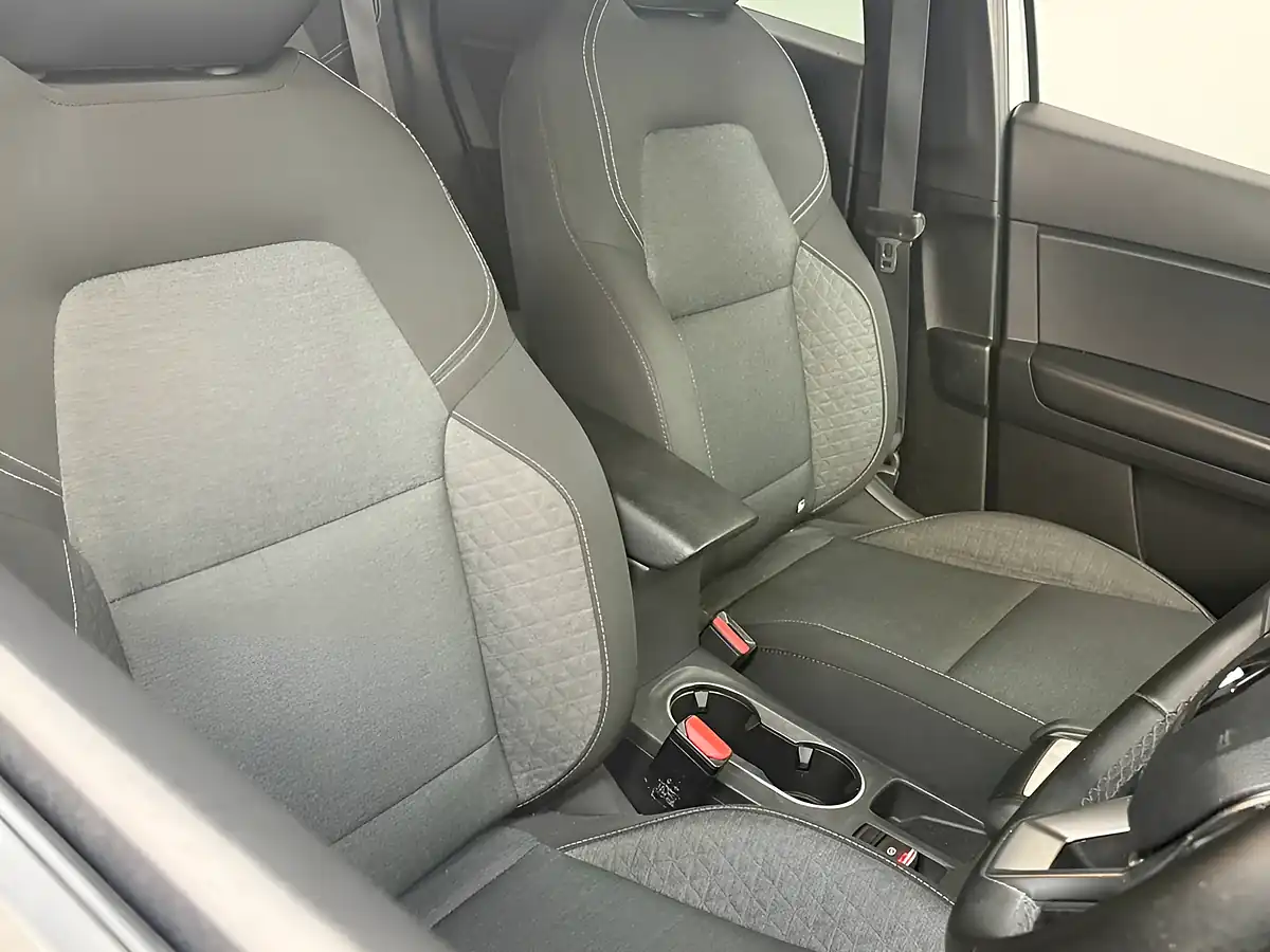 Used 2023 Renault Captur Evolution Highland Grey - Interior and Exterior details 4
