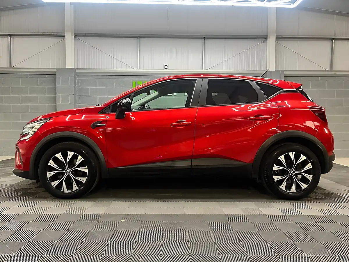 Used 2023 Renault Captur Evolution Red - Interior and Exterior details 4