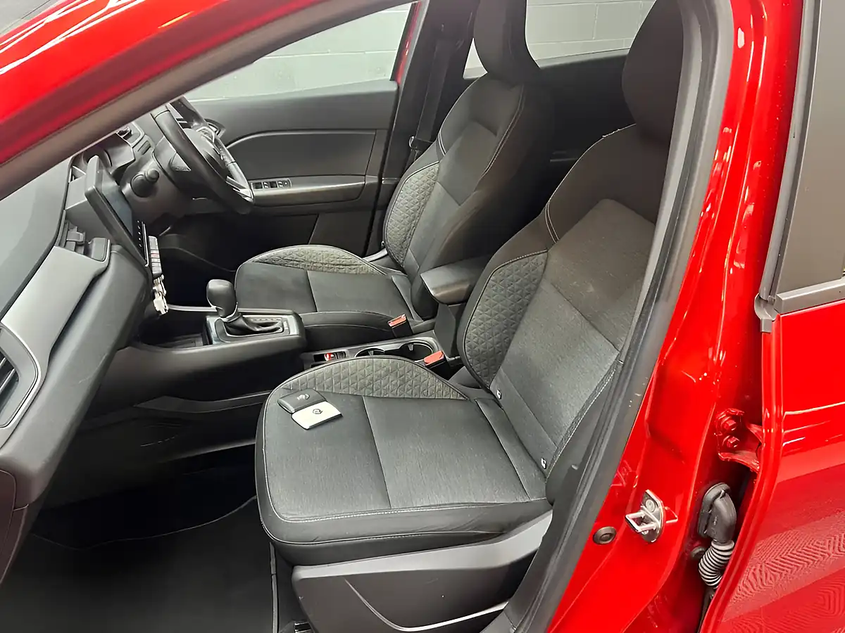 Used 2023 Renault Captur Evolution Red - Interior and Exterior details 8