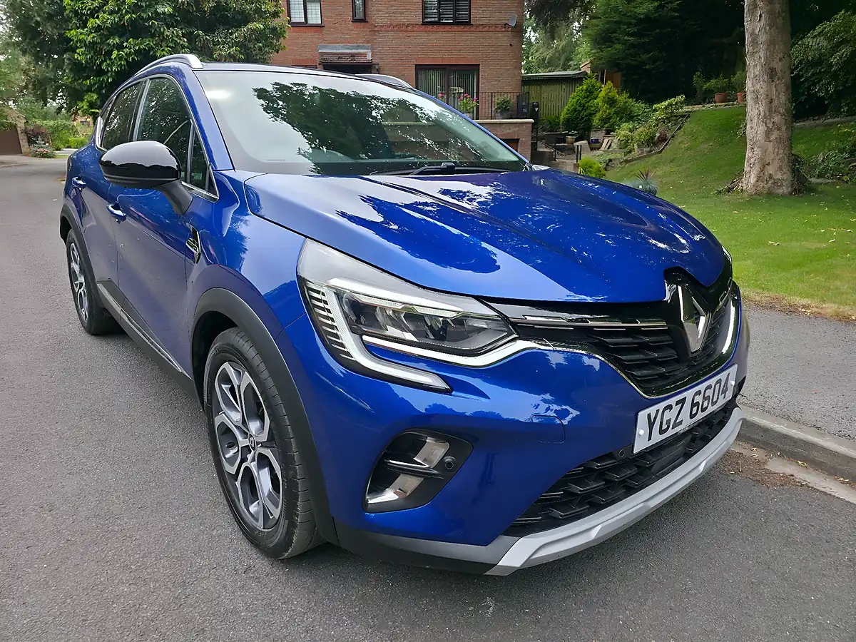 Used 2023 Renault Captur Techno Blue - Front View