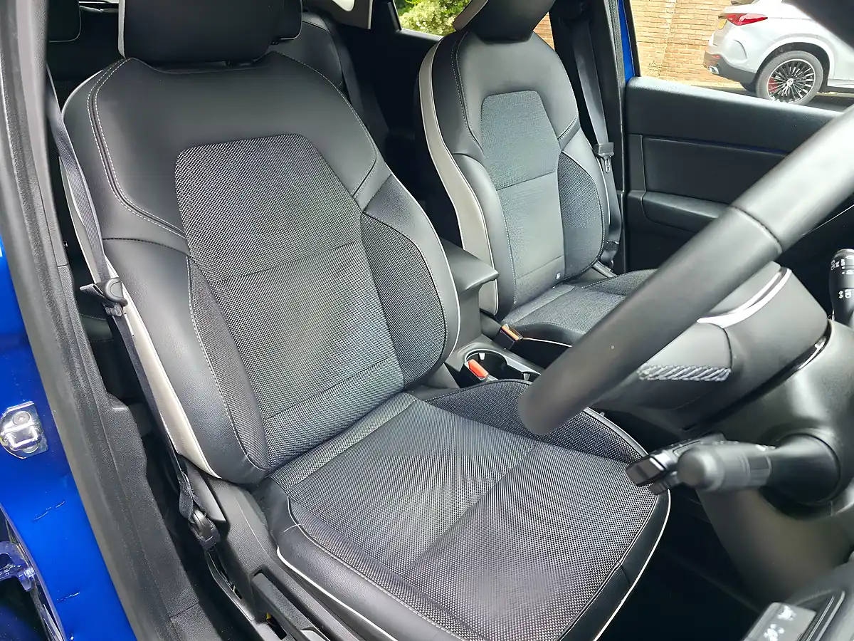 Used 2023 Renault Captur Techno Blue - Interior and Exterior details 11