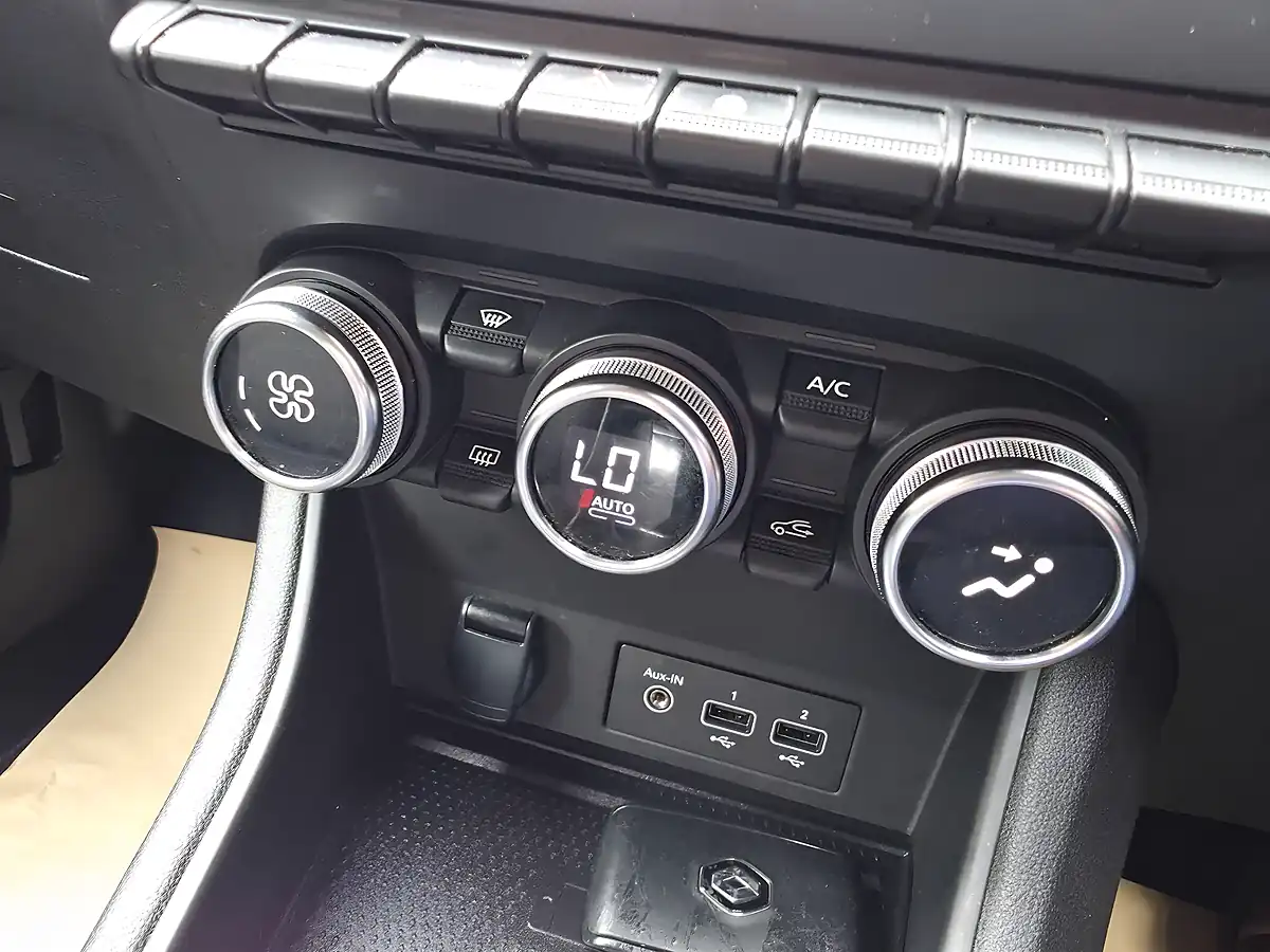 Used 2023 Renault Captur Techno Blue - Interior and Exterior details 13
