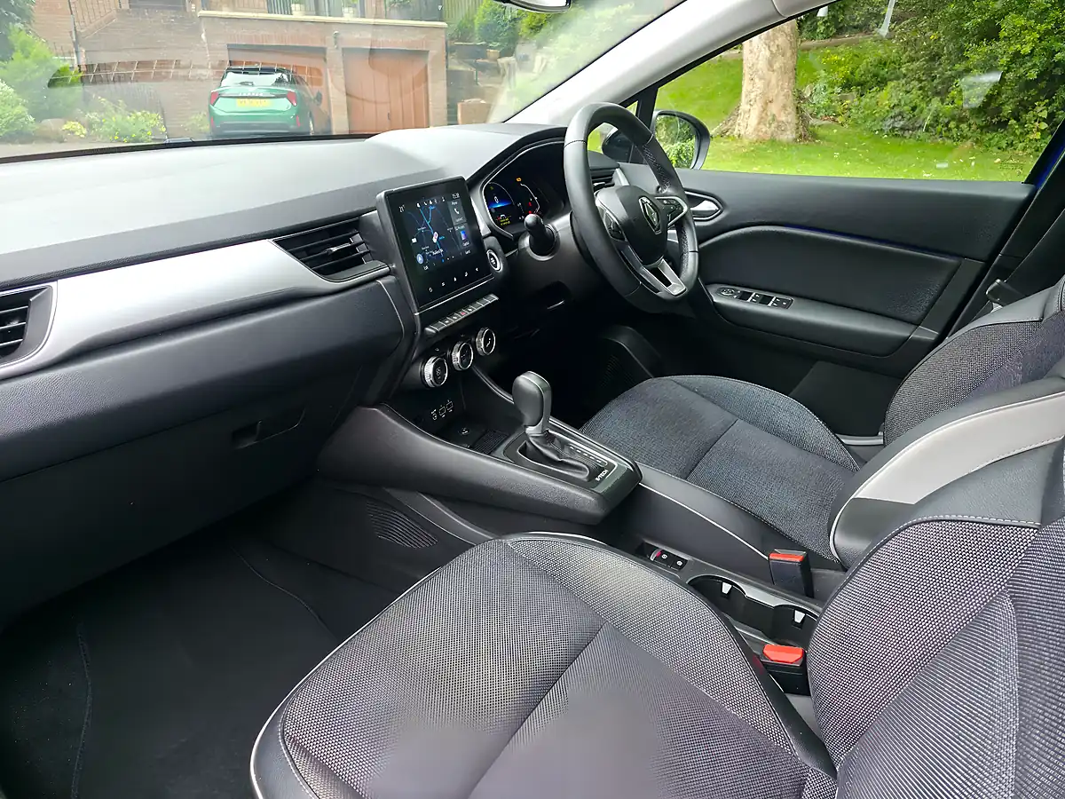 Used 2023 Renault Captur Techno Blue - Interior and Exterior details 18