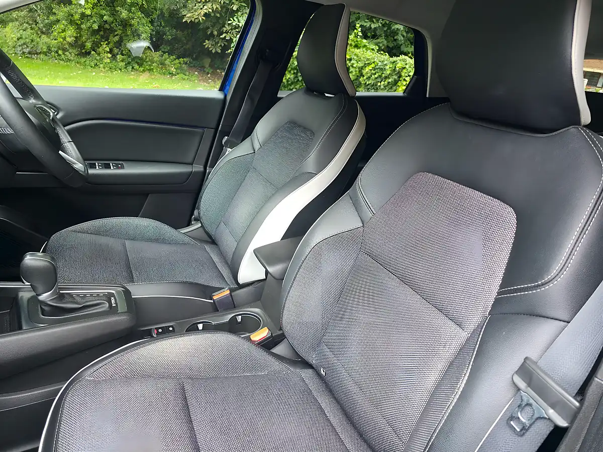 Used 2023 Renault Captur Techno Blue - Interior and Exterior details 19