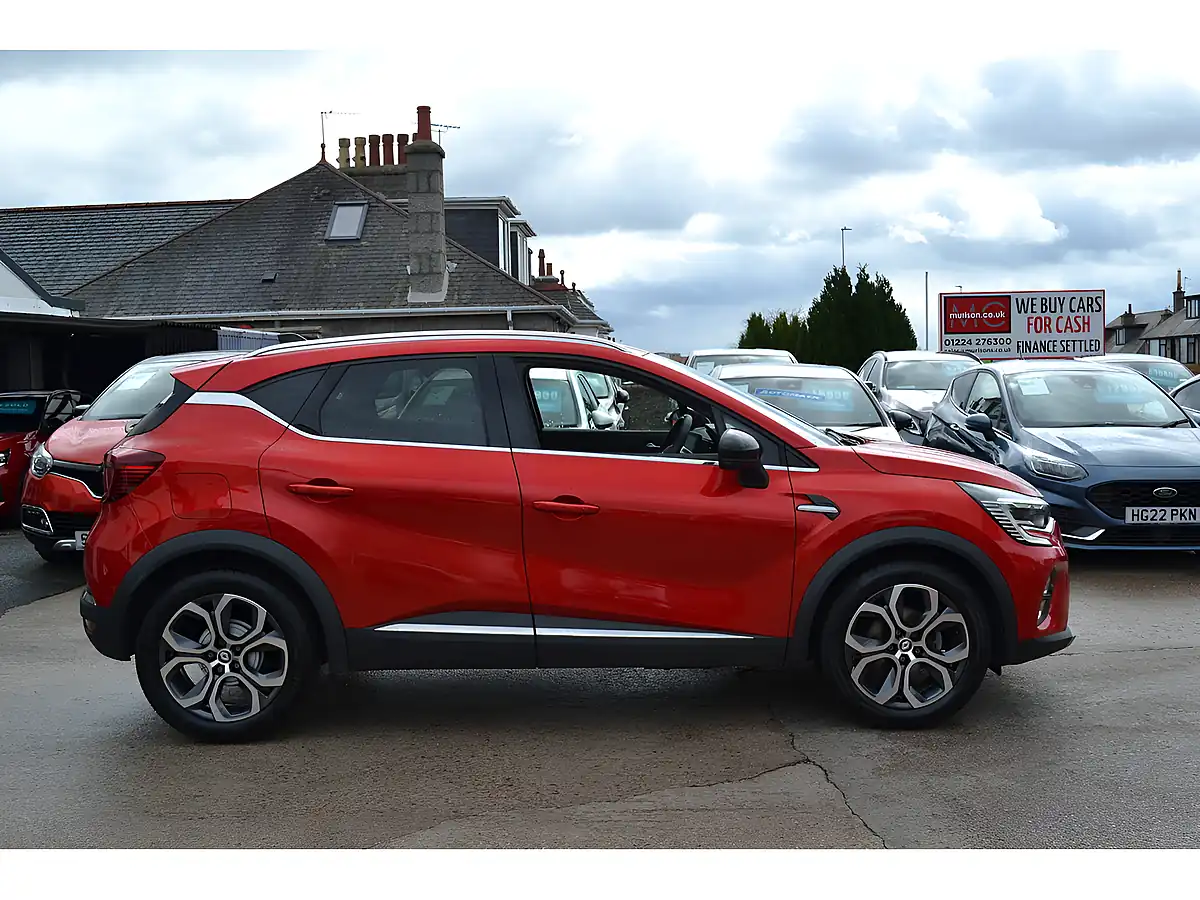 Used 2023 Renault Captur Techno Flame Red - Interior and Exterior details 4