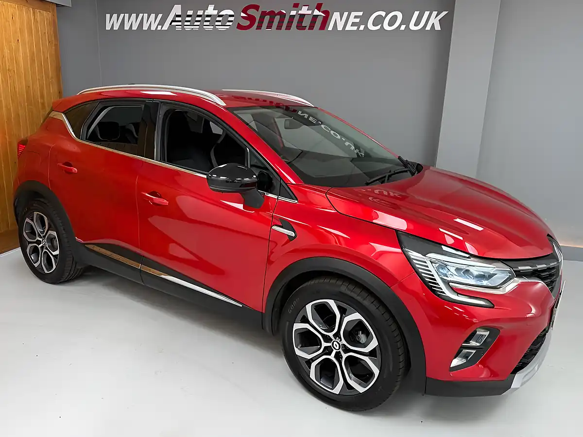 Used 2023 Renault Captur Techno Red - Interior and Exterior details 13