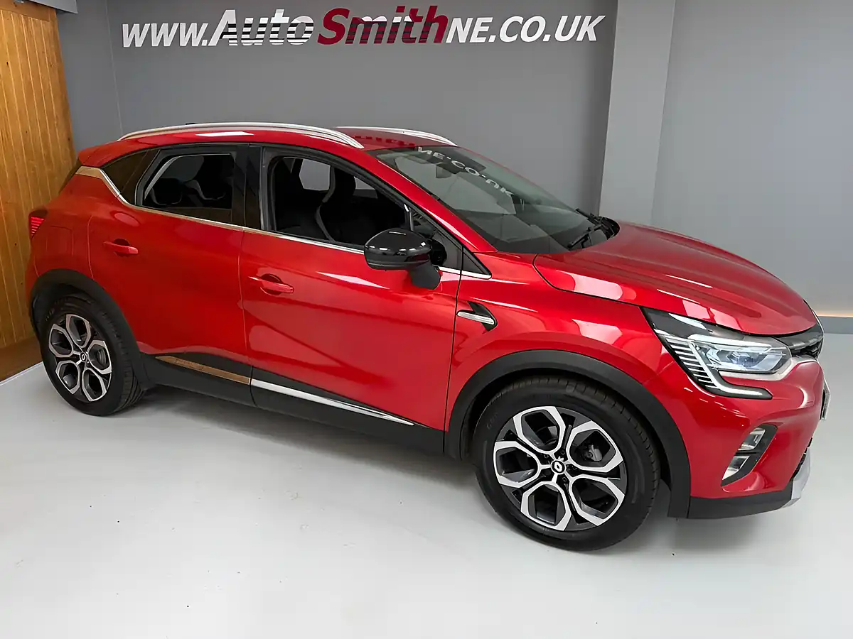 Used 2023 Renault Captur Techno Red - Interior and Exterior details 14