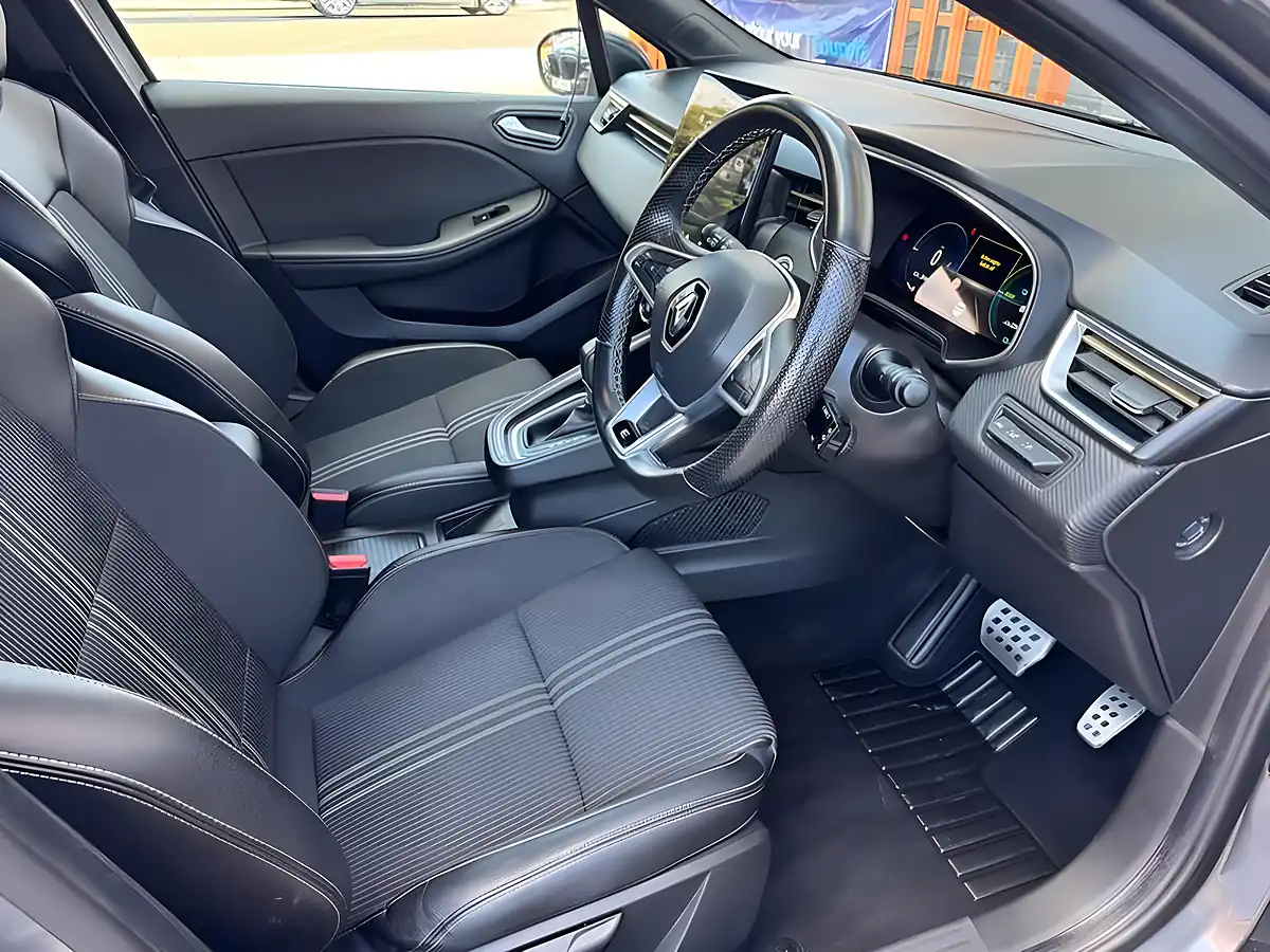 Used 2023 Renault Clio E-Tech Engineered Grey - Interior and Exterior details 10