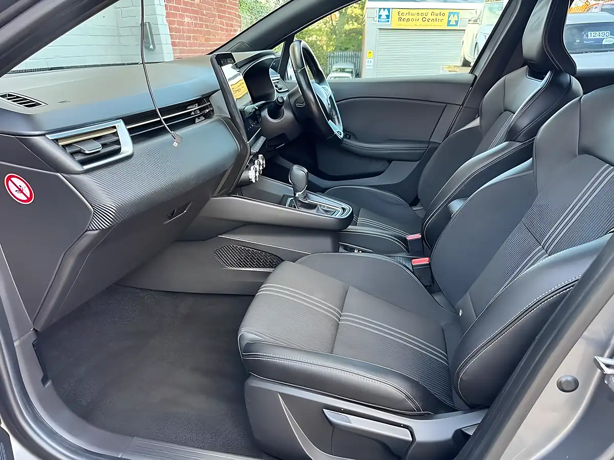 Used 2023 Renault Clio E-Tech Engineered Grey - Interior and Exterior details 11