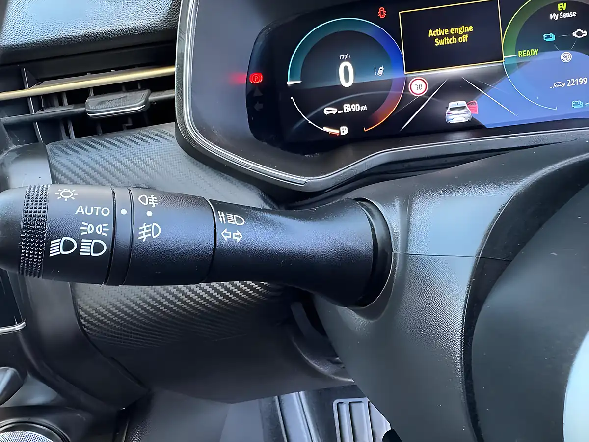 Used 2023 Renault Clio E-Tech Engineered Grey - Interior and Exterior details 17