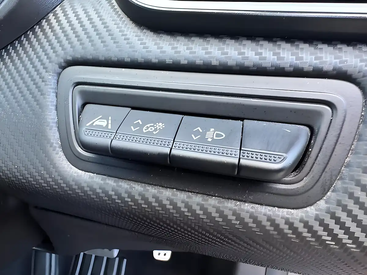 Used 2023 Renault Clio E-Tech Engineered Grey - Interior and Exterior details 18