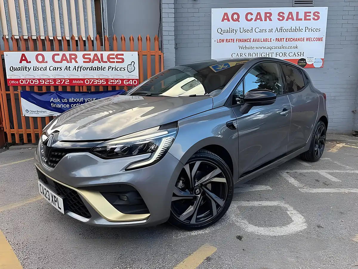 Used 2023 Renault Clio E-Tech Engineered Grey - Interior and Exterior details 3