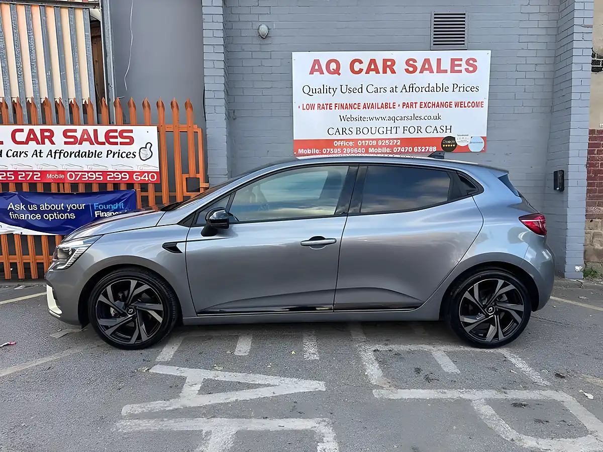 Used 2023 Renault Clio E-Tech Engineered Grey - Interior and Exterior details 4