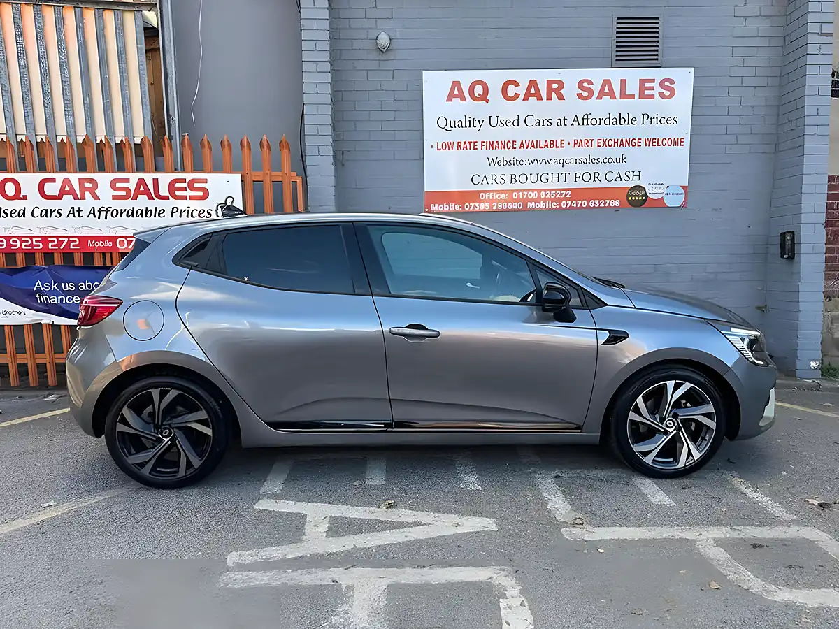 Used 2023 Renault Clio E-Tech Engineered Grey - Interior and Exterior details 8
