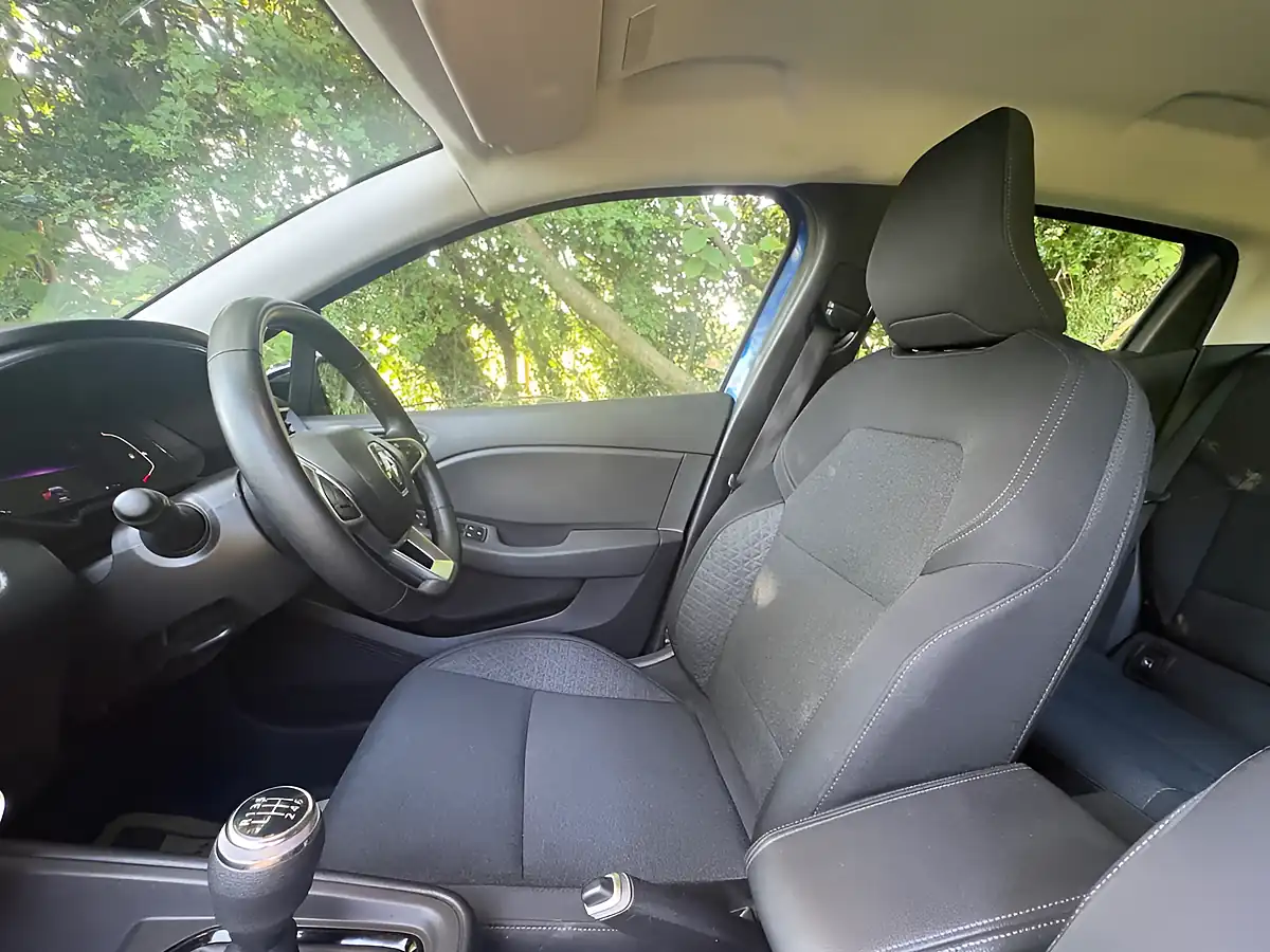 Used 2023 Renault Clio Evolution Blue - Interior and Exterior details 13