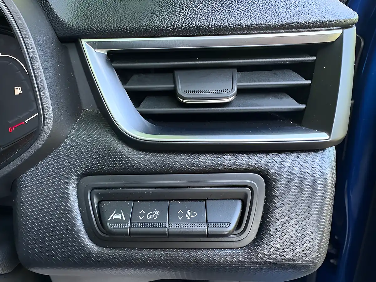 Used 2023 Renault Clio Evolution Blue - Interior and Exterior details 20