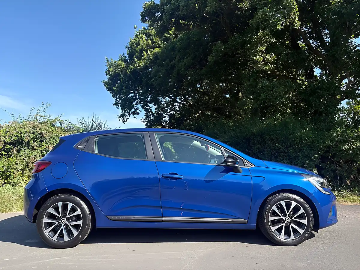 Used 2023 Renault Clio Evolution Blue - Interior and Exterior details 4