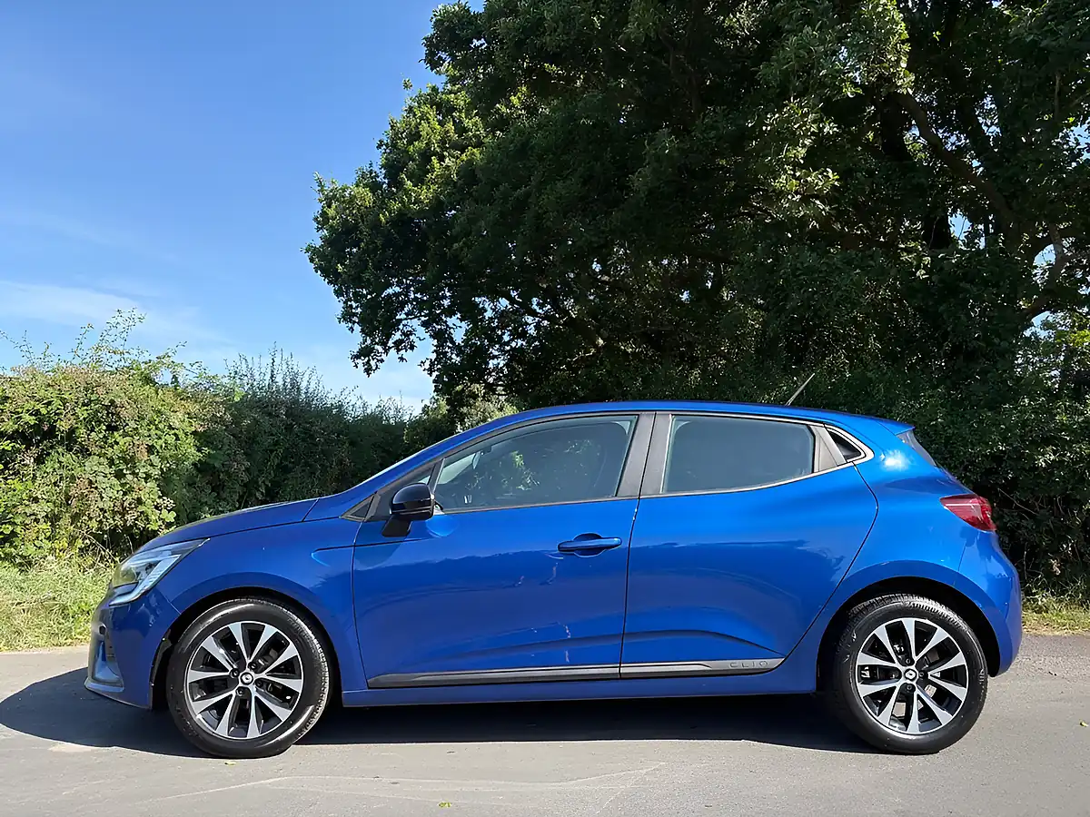 Used 2023 Renault Clio Evolution Blue - Interior and Exterior details 5