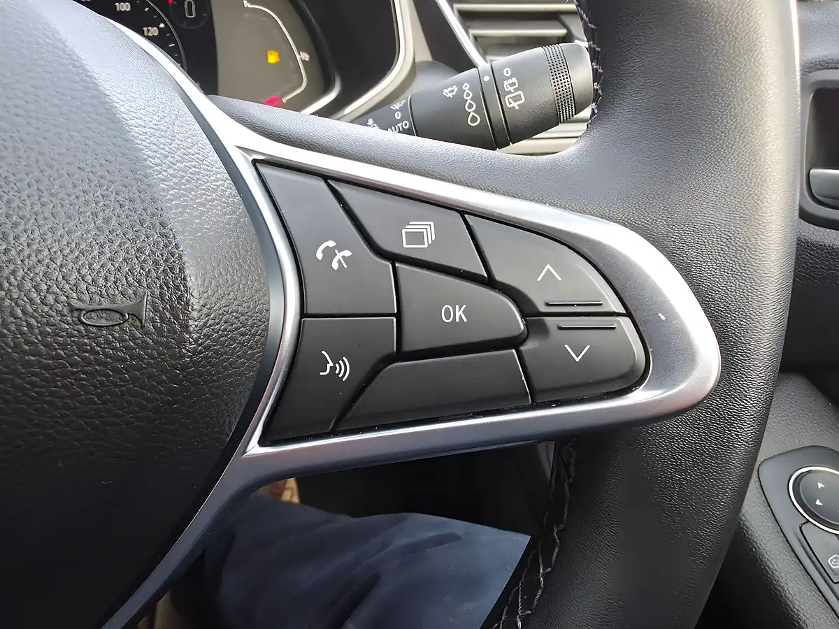 Used 2023 Renault Clio Evolution Blue - Interior and Exterior details 12