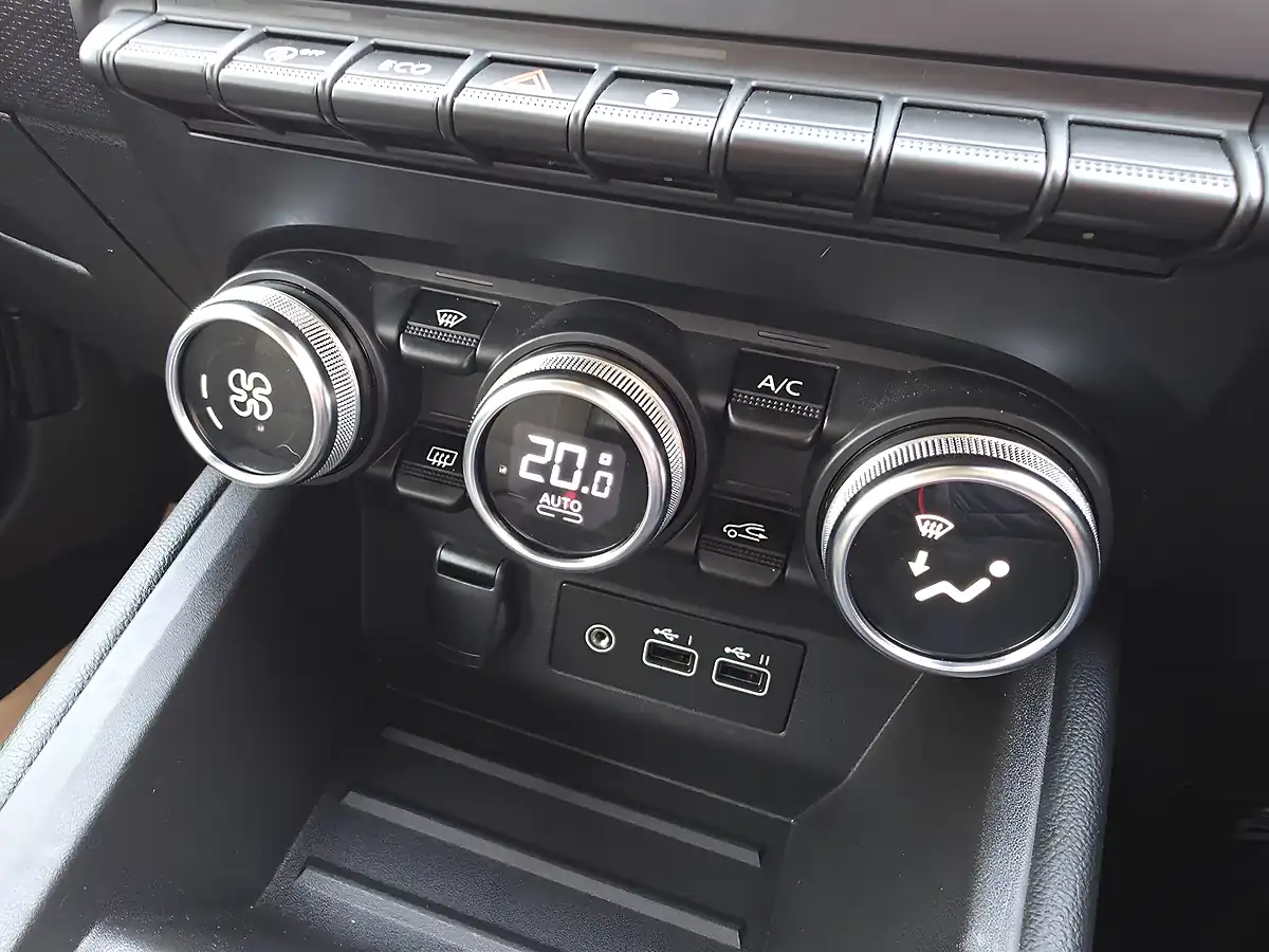 Used 2023 Renault Clio Evolution Blue - Interior and Exterior details 13