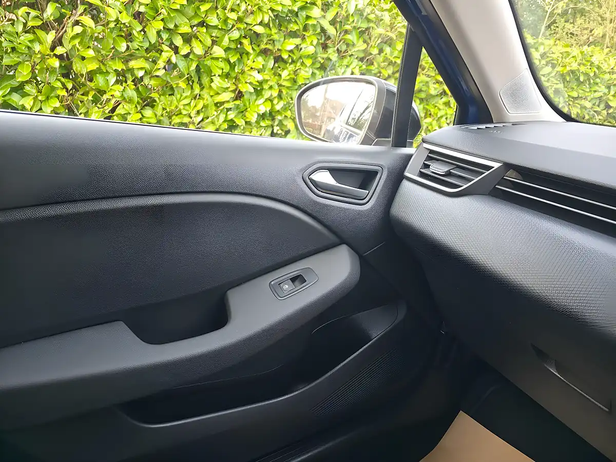 Used 2023 Renault Clio Evolution Blue - Interior and Exterior details 9